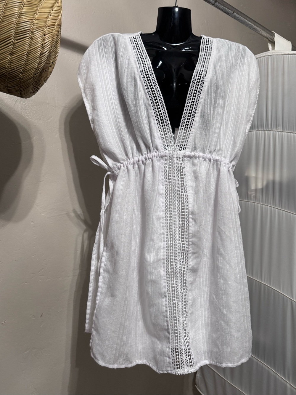 No Boundaries White‎ Crochet Lace V-Neck Swim Cover Up Dress Size Small